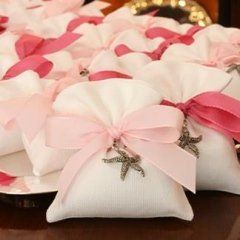 Bomboniere con dettagli rosa e stella marina in argento