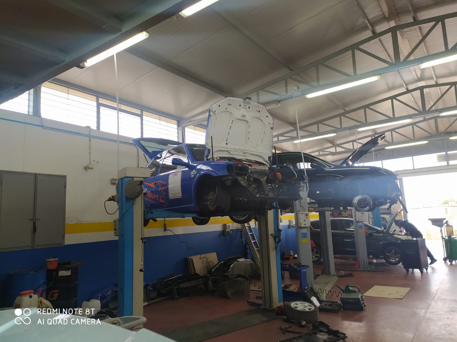 auto su ponteggio