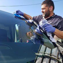 Mobile windscreen repairs