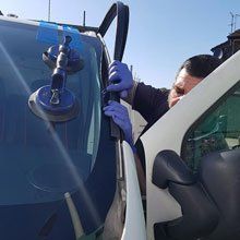 Man removing the wind shield