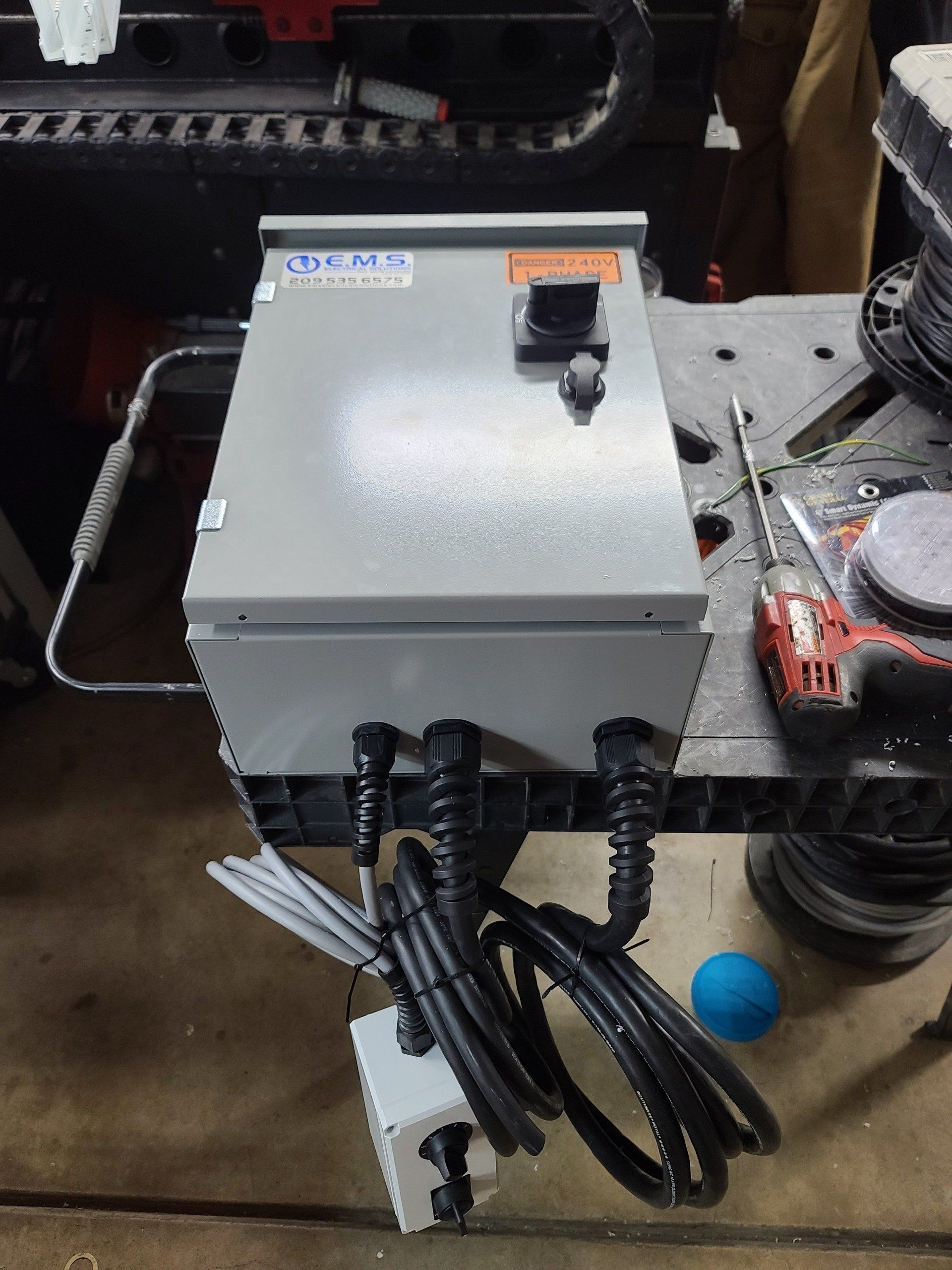 A box with a switch on top of it is sitting on a table