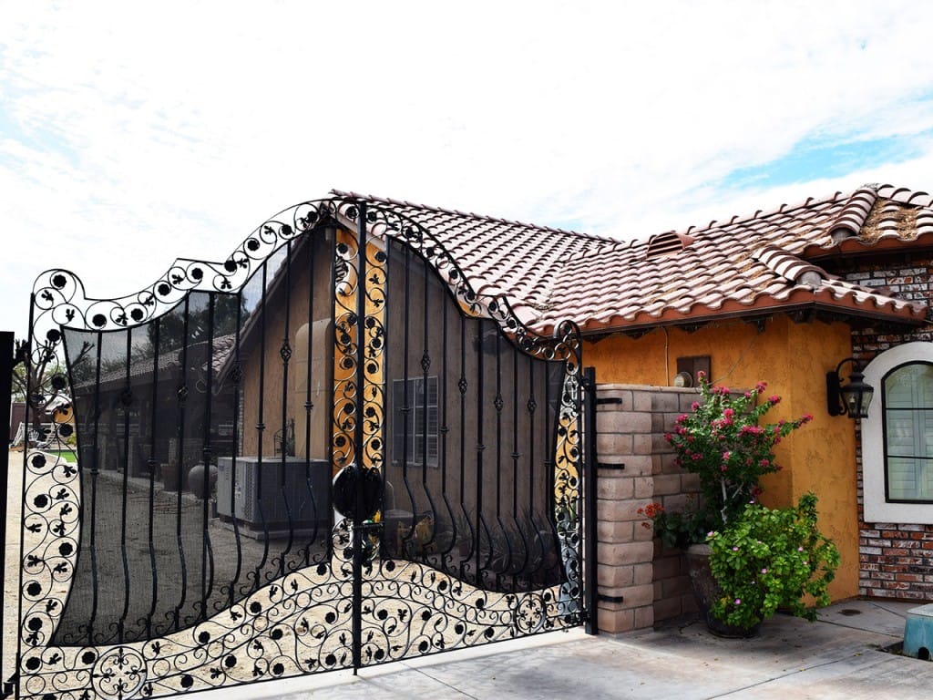 Black Gate with Design — Imperial, CA — NS Construction