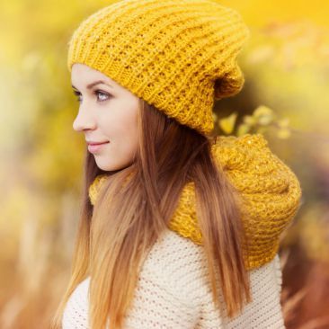 A lady wearing woollen scarf