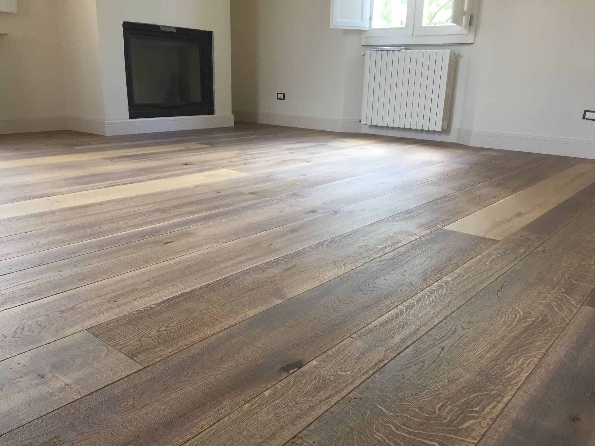 Parquet legno scuro