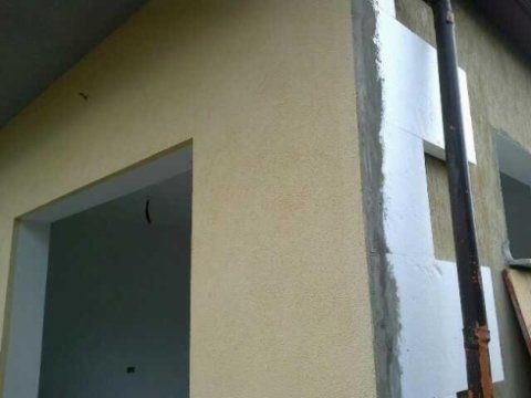 Costruzione di un muro divisorio