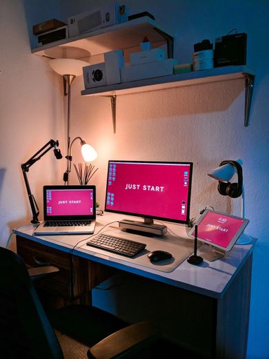 computer monitors with just start on the screen