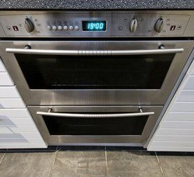 We Cooker's control knobs are heating up