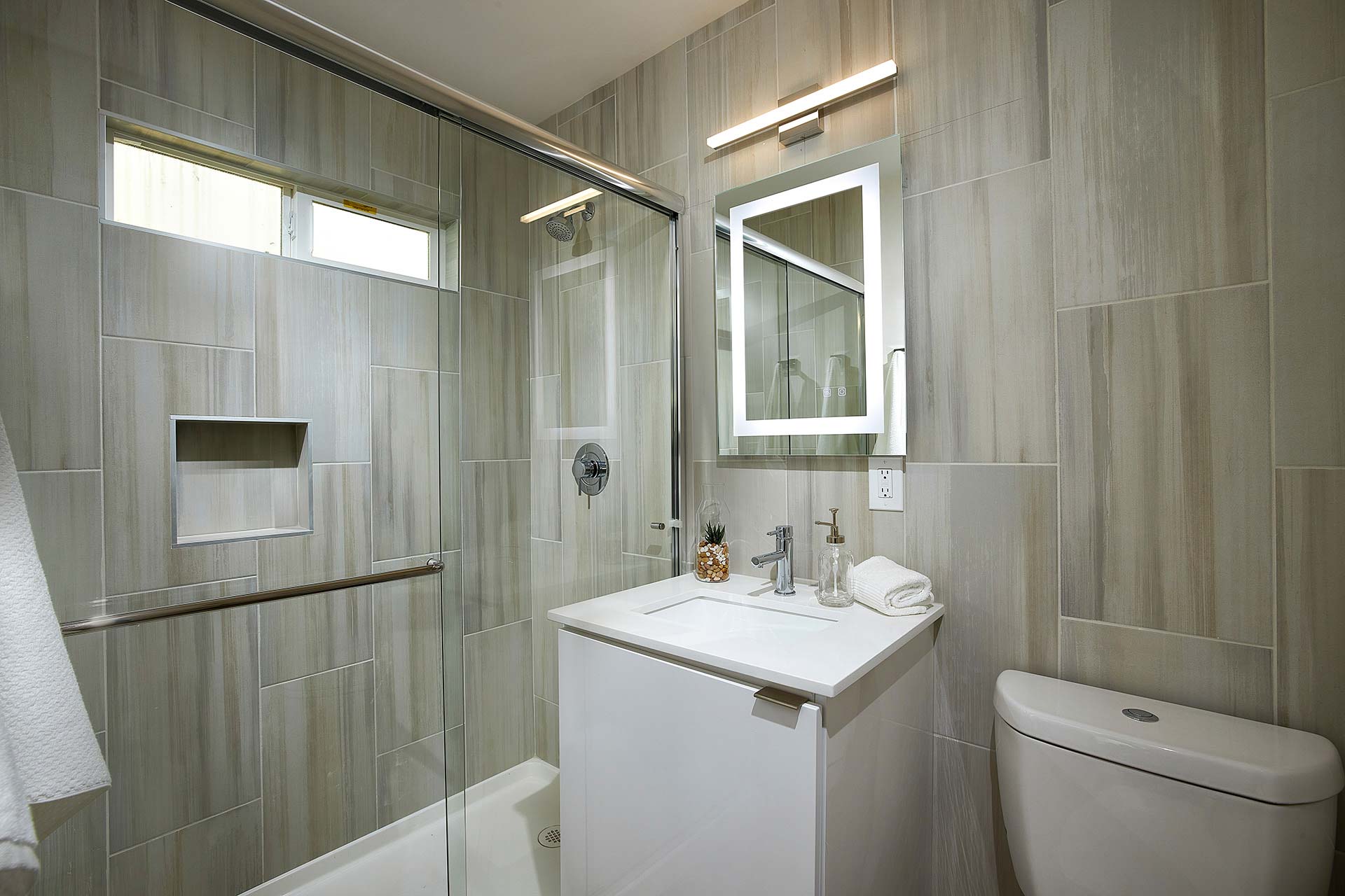 Bathroom | The Cove PB