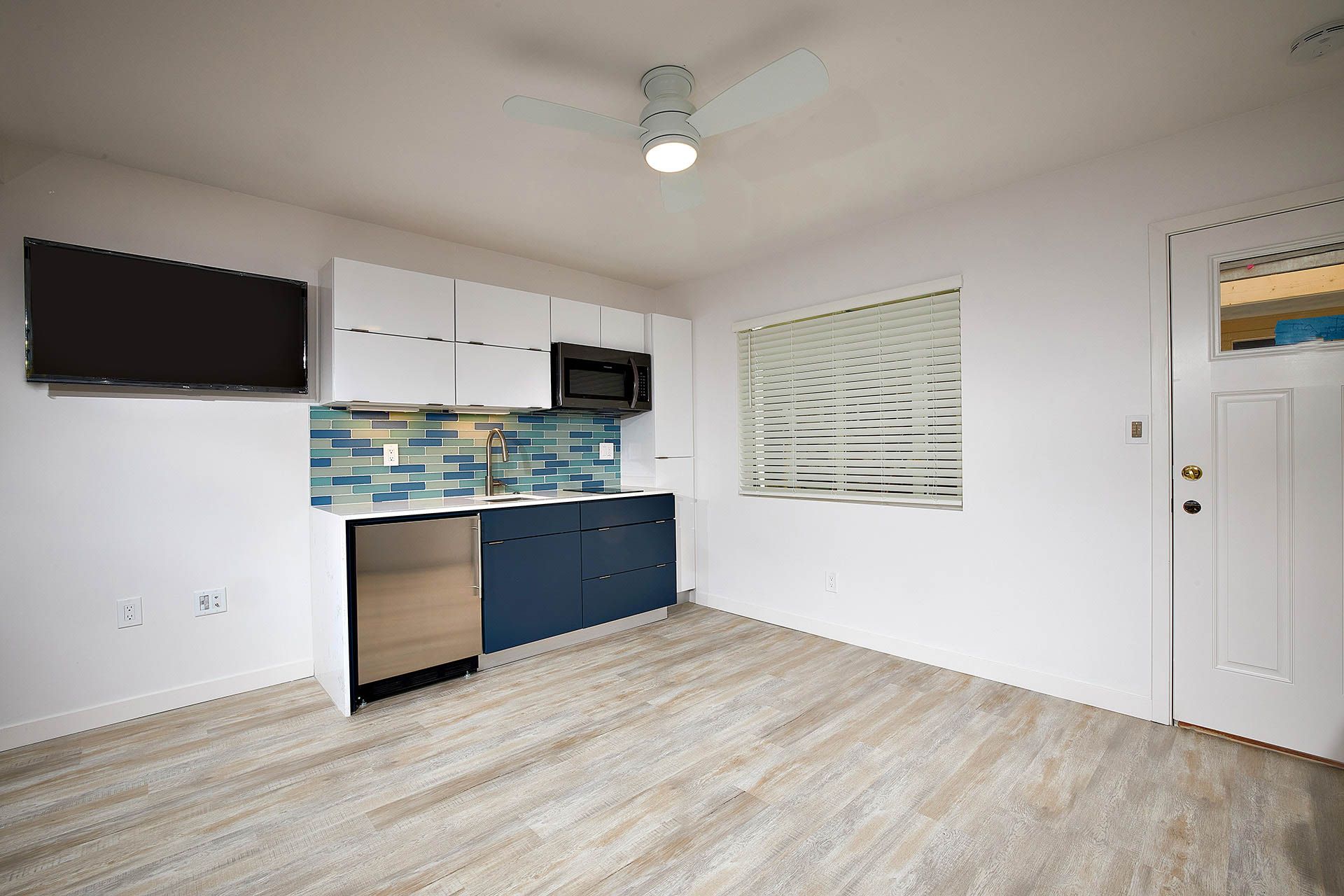 Kitchen area | The Cove PB