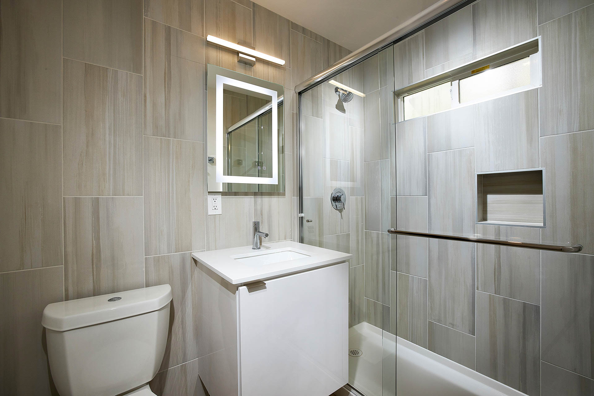 Bathroom | The Cove PB