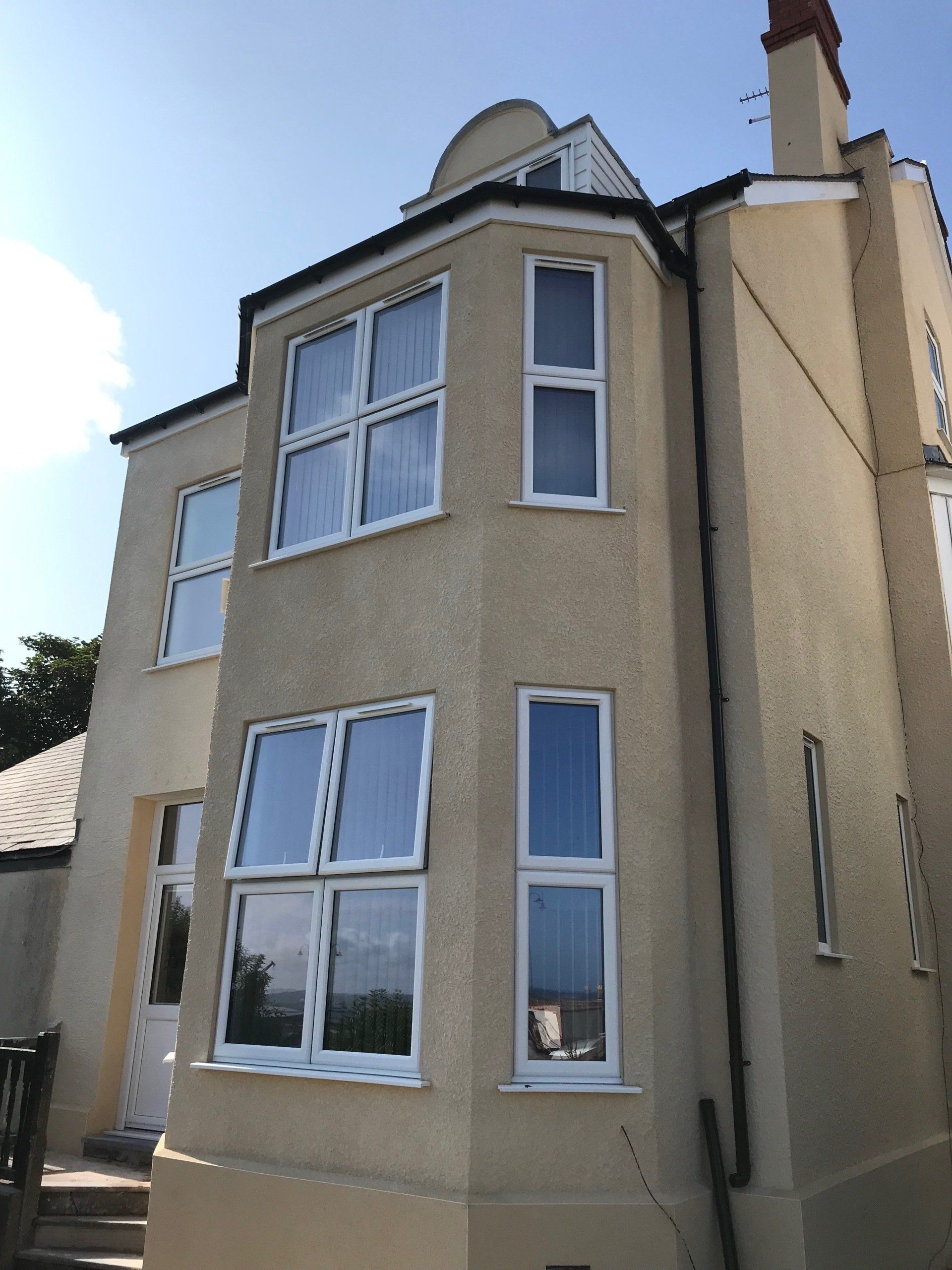 Elenfa, Holyhead