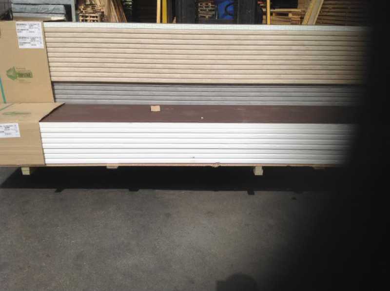 Magazzino con compensati