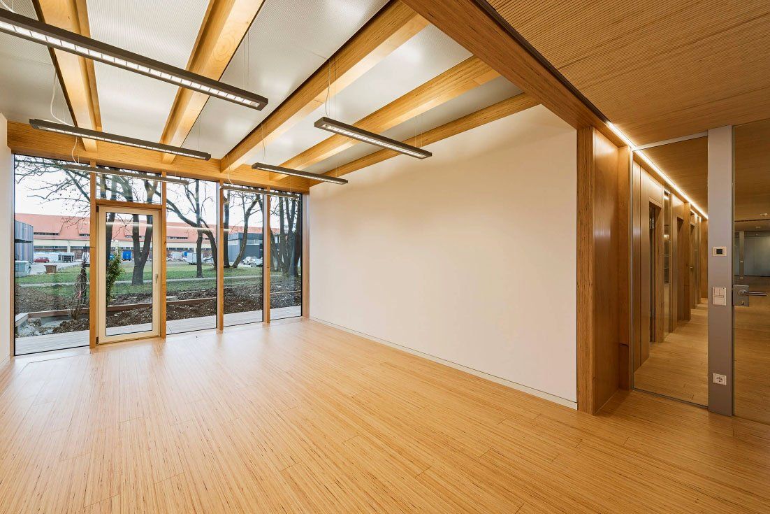 Casa con parquet di legno