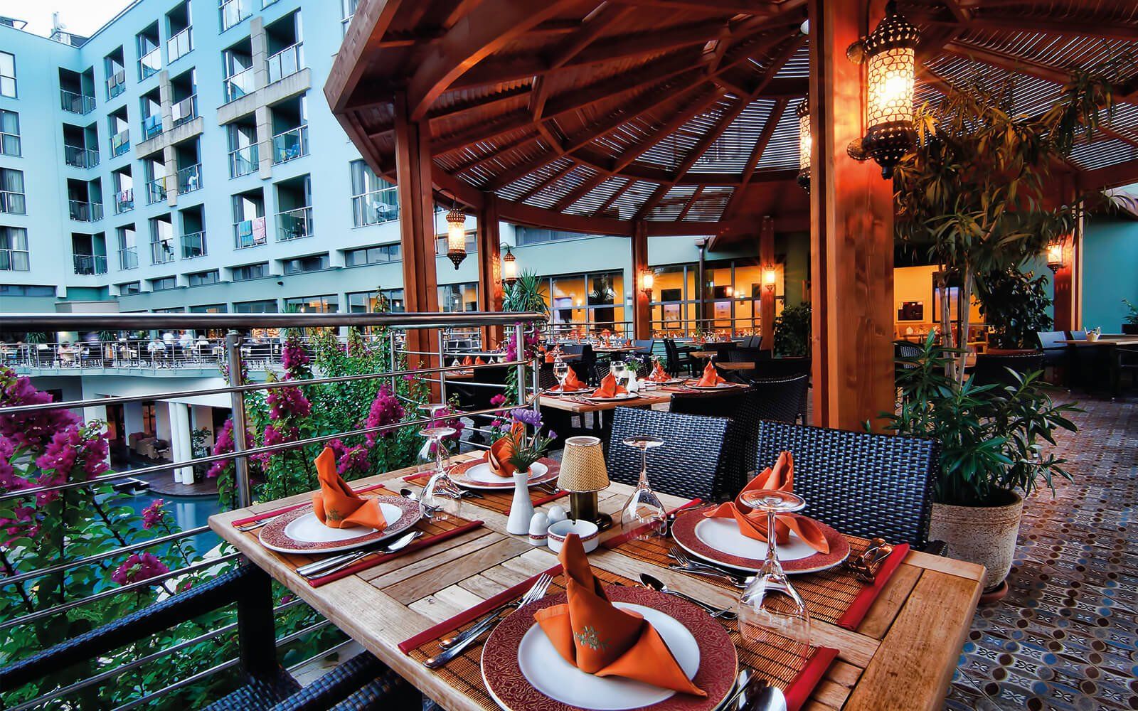 Limak Atlantis Deluxe Hotel & Resort , Restaurant & Bar