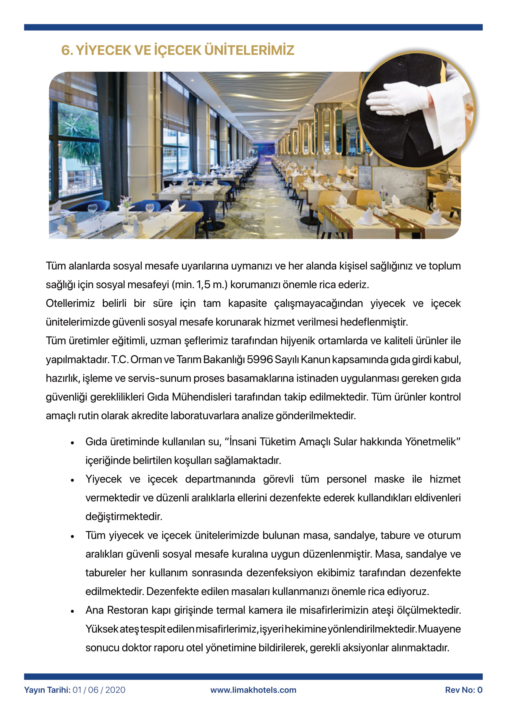 Bir restoranda uzun sıra masa ve sandalyeler ve üzerinde peçete tutan bir el resmi.