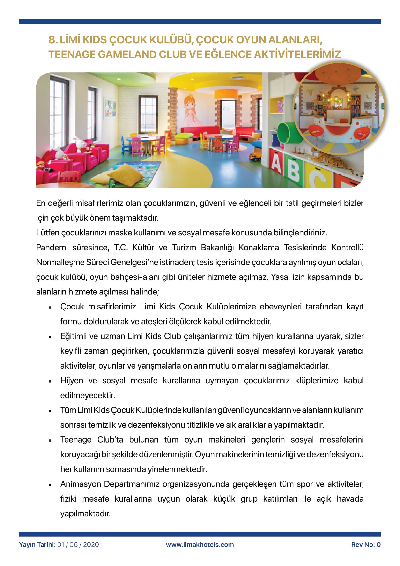 Bir sınıf resminin bulunduğu bir anaokulu broşürü.