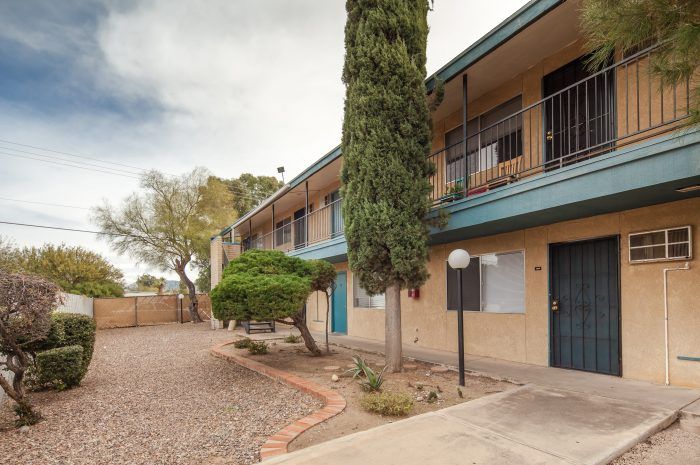 Casa De Caro Apartments