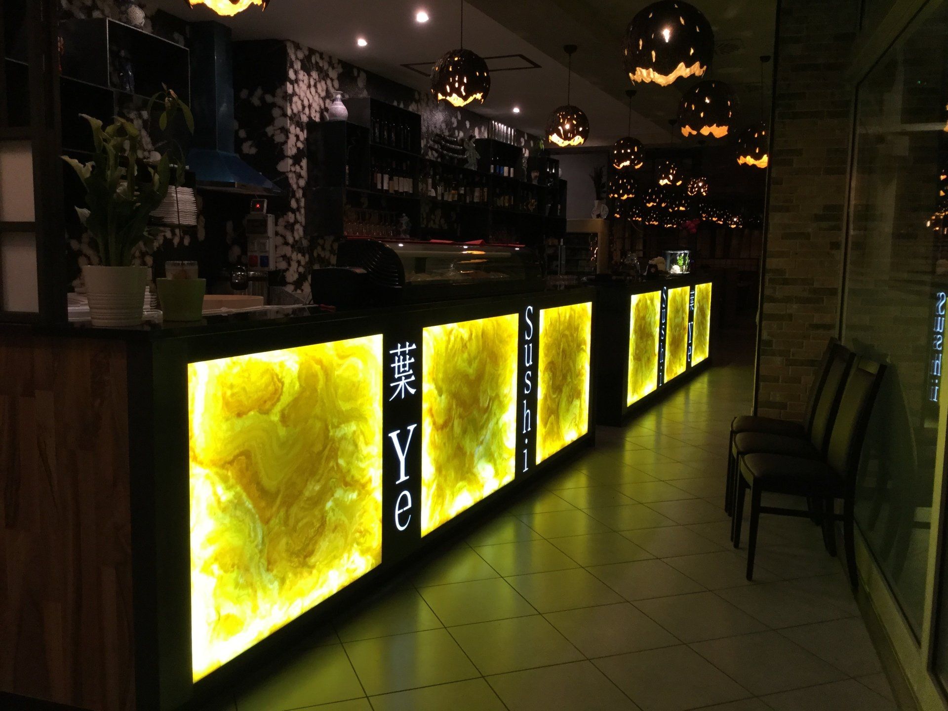 Bancone di un ristorante asiatico