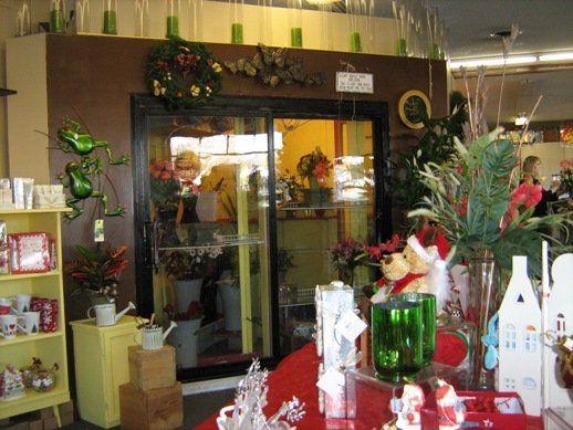 FLOWER, CANDY, AND GIFT SHOP IN AUBURN
