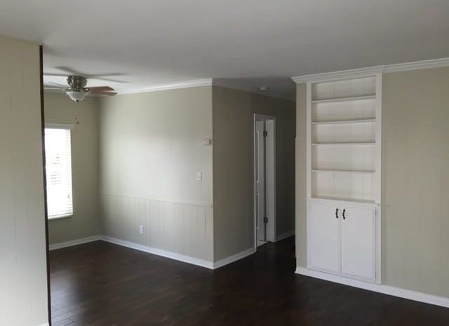 Apartment with hardwood floors and a ceiling fan