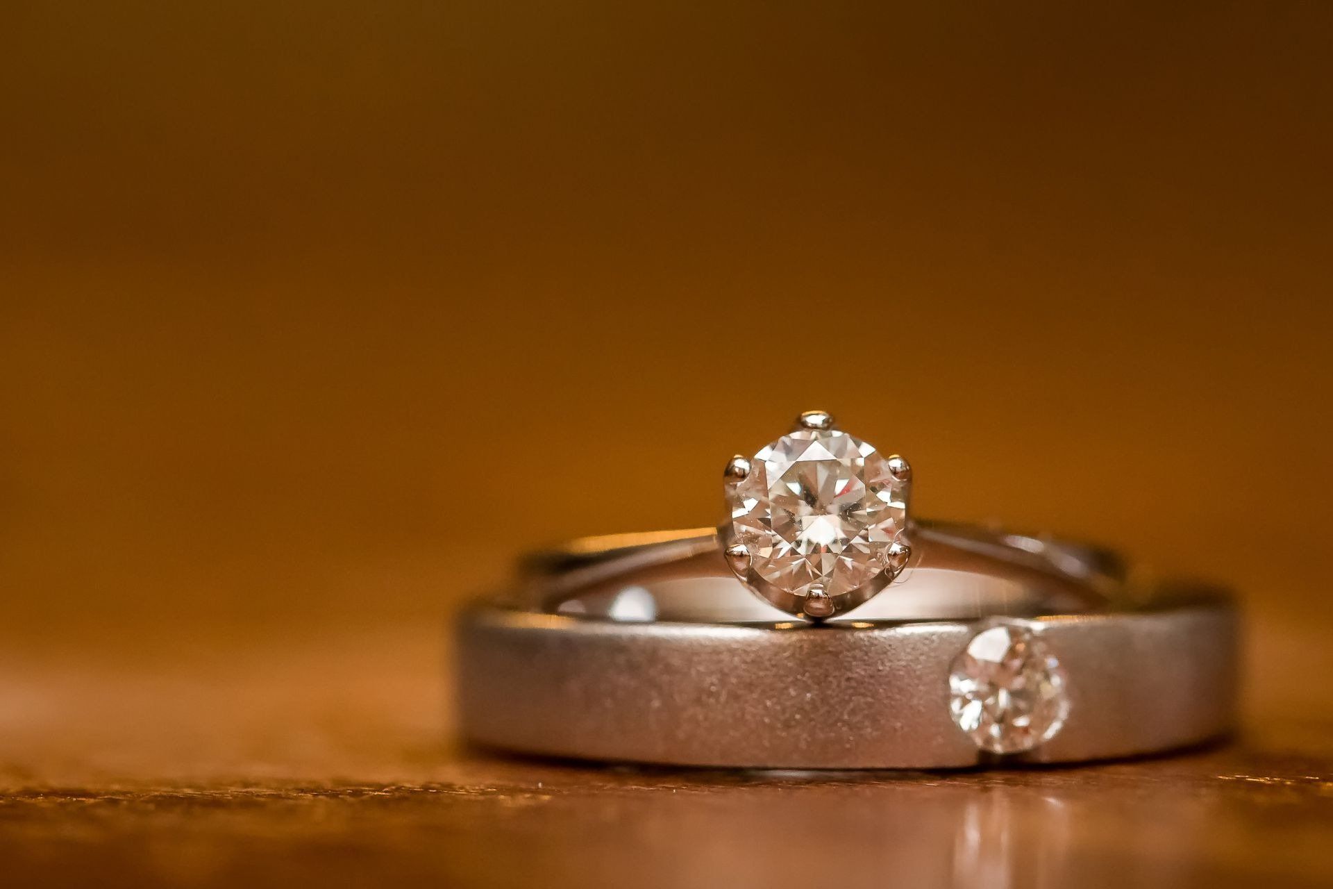 anello con diamanti