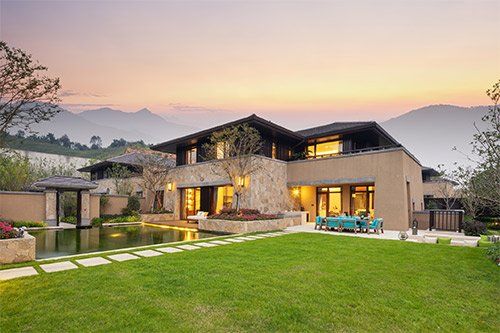 Contemporary House With Lawn Landscape