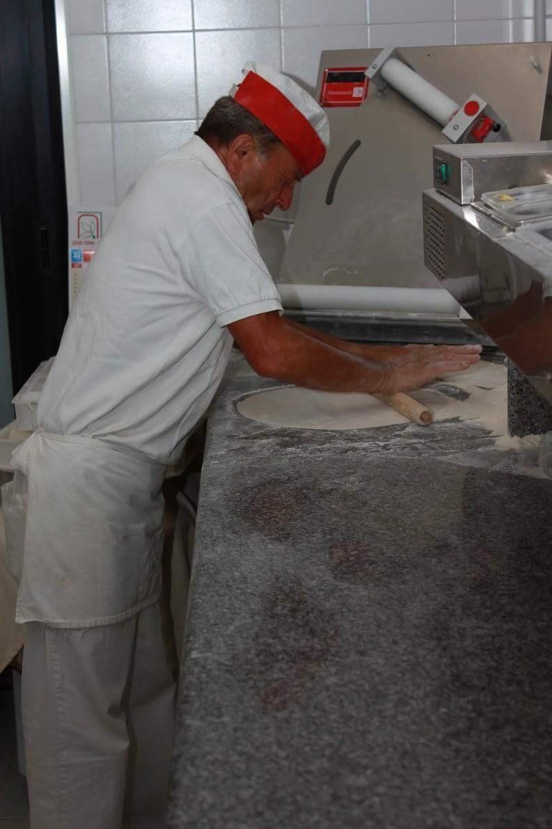 stesura di una pizza