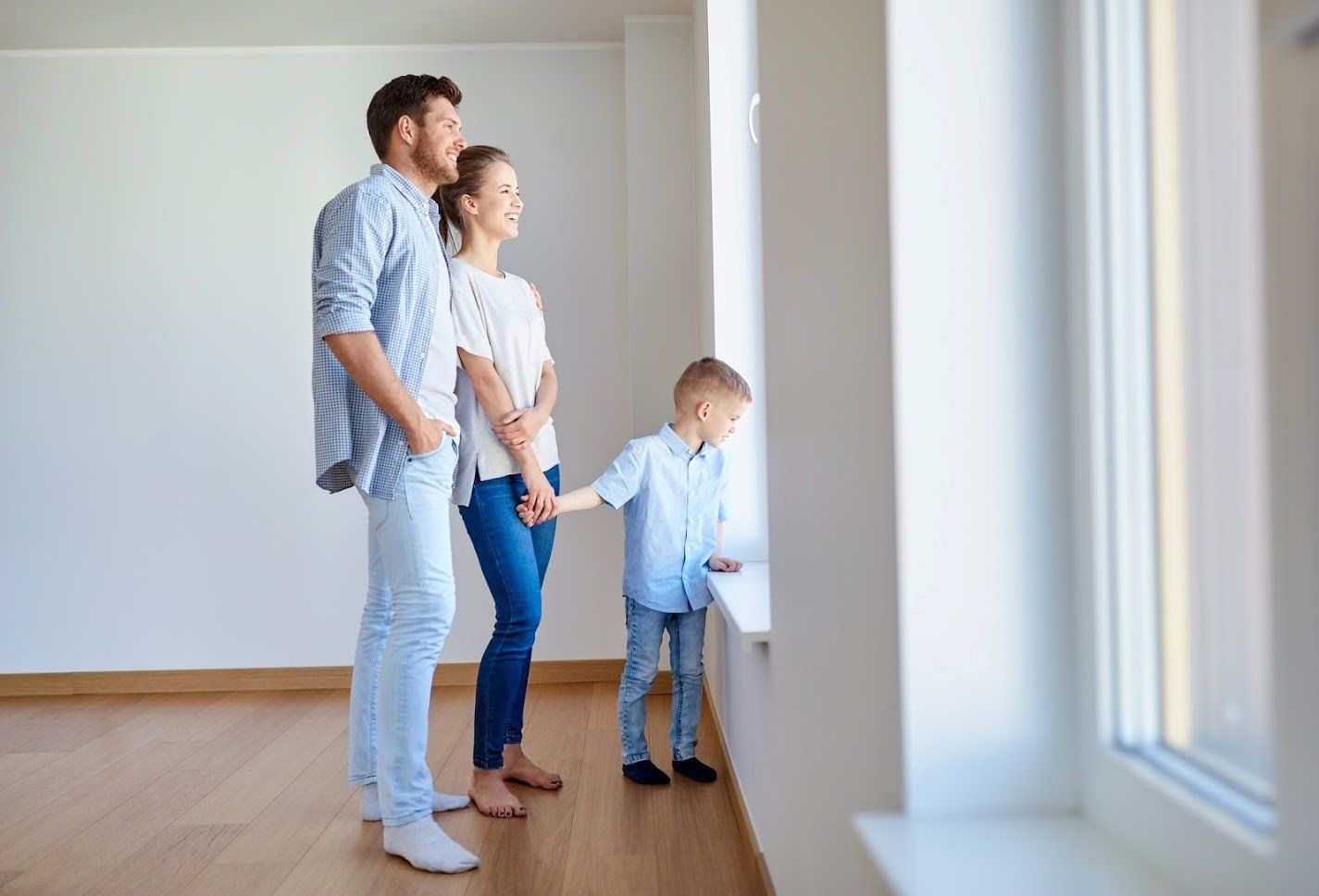 Family Looking Outside — Carpentersville, IL — Meadowdale Apts Family Looking Outside — Carpentersville, IL — Meadowdale Apts