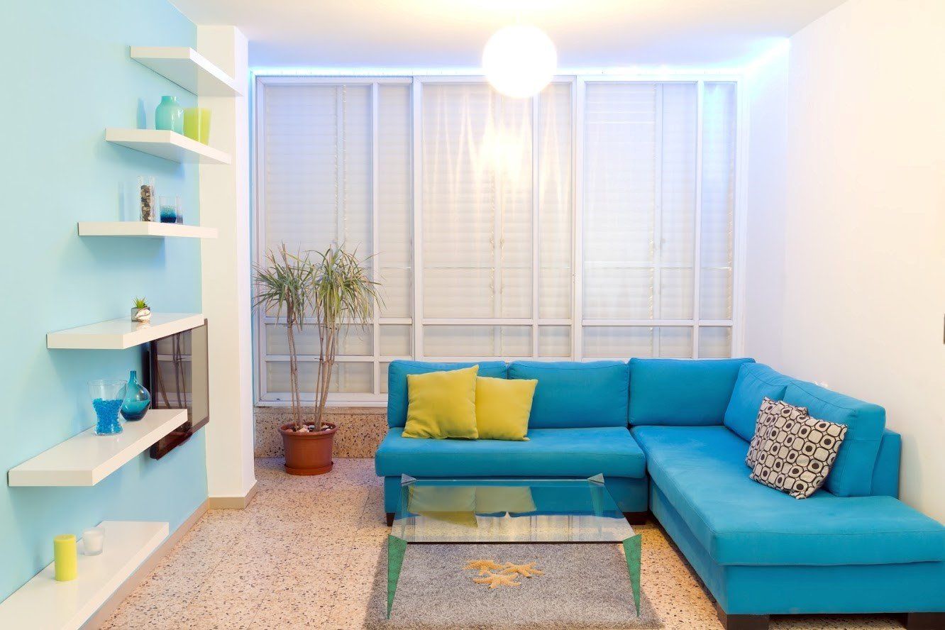 Living Room with Blue Sofa — Carpentersville, IL — Meadowdale Apartments