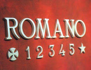 Lettere e numeri in marmo bianco