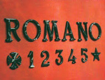 Lettere e numeri in marmo