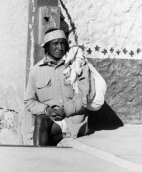 a documentary photo of a Tarahumara Indian in Creel, Mexico
