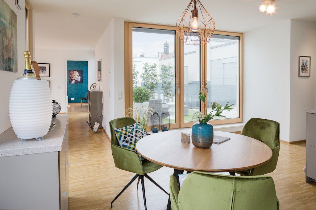 Wohngesicht-home-staging-hamburg-Wohnzimmer-Küche-Esstisch-Stühle