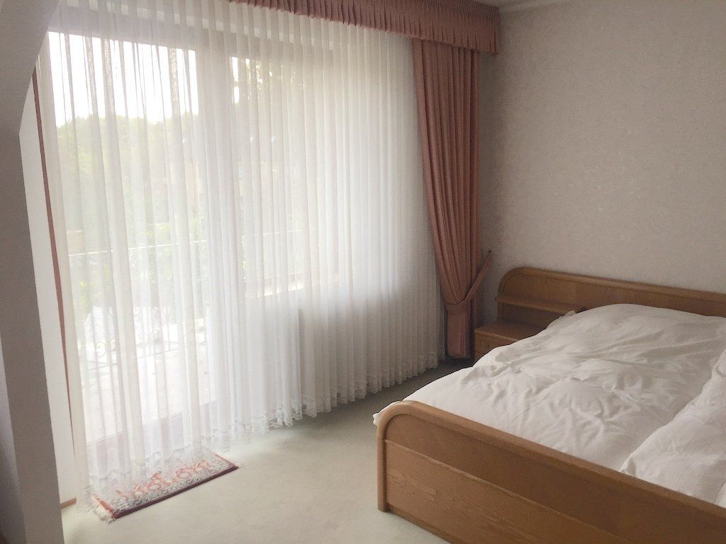 Schlafzimmer vorher - ohne einem Wohngesicht Home Staging