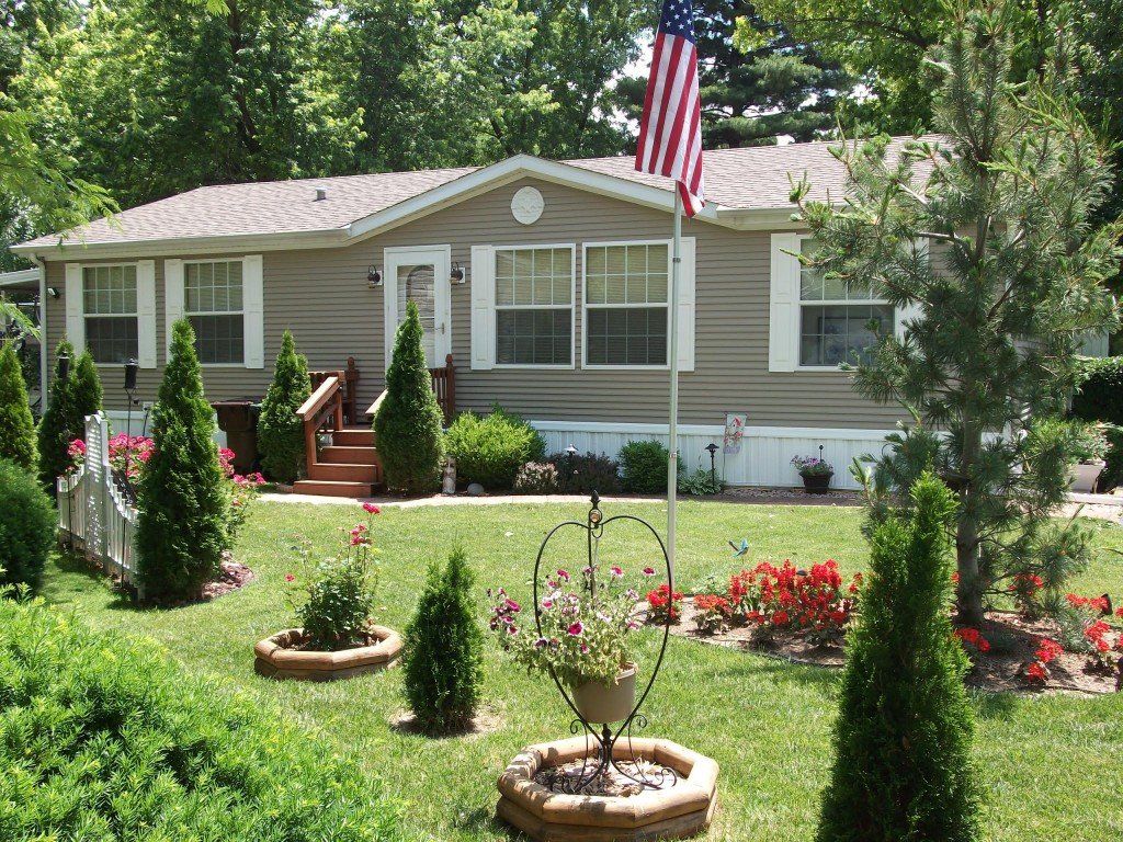 American Flag Outside Mobile House — Saint Charles, MO — Sunnydale Mobile Home