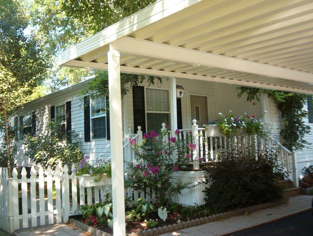 White Mobile House — Saint Charles, MO — Sunnydale Mobile Home
