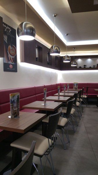 Tische im Eiscafè
