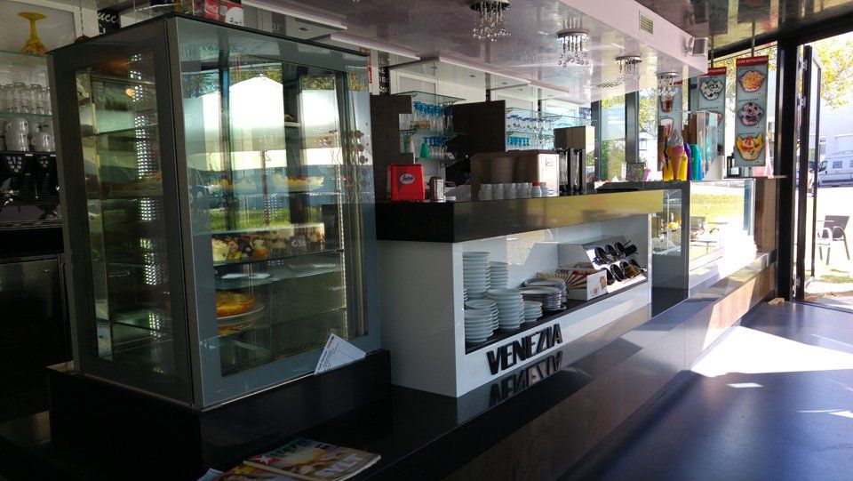 Display und Kühltheke Bar Venezia