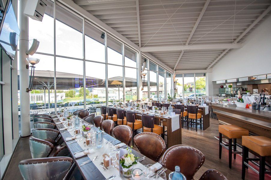 Großer Tisch im Restaurant Adaccio Ransbach
