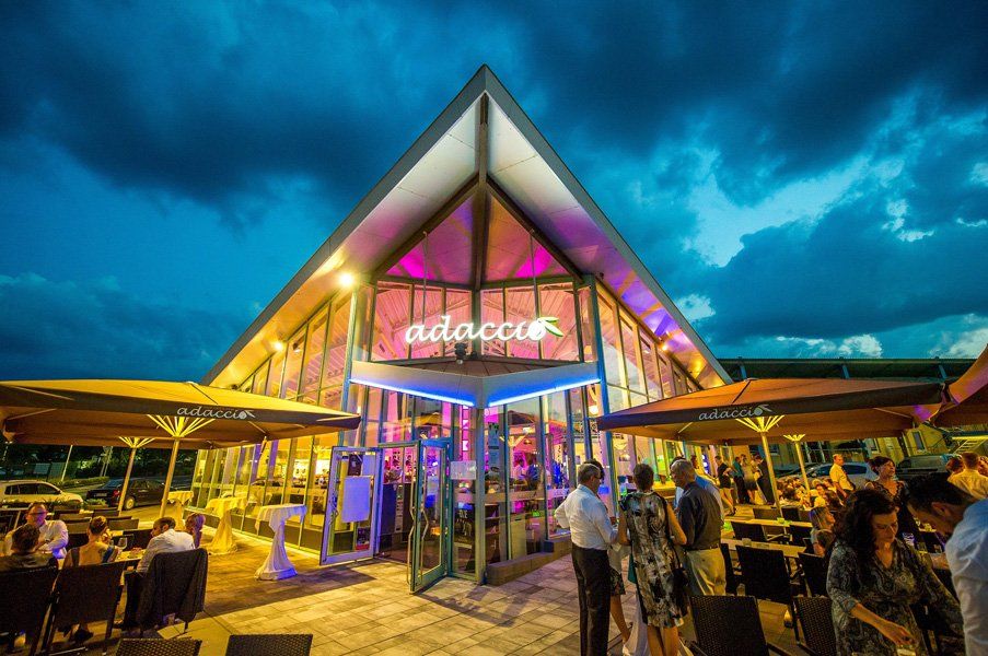 Nachtaufnahme des Restaurants Adaccio Ransbach