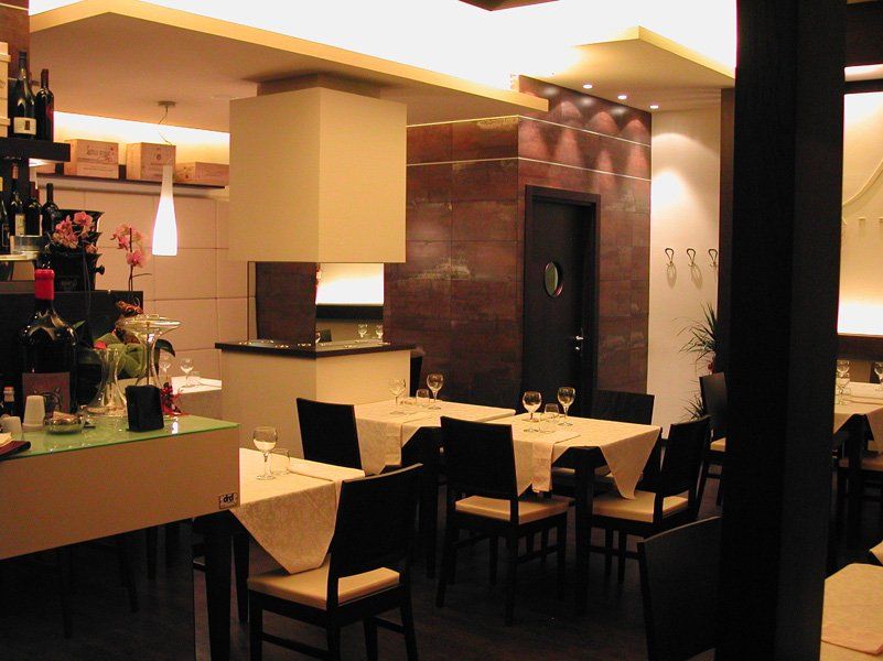 Tische und Stühle im Moretto cafe