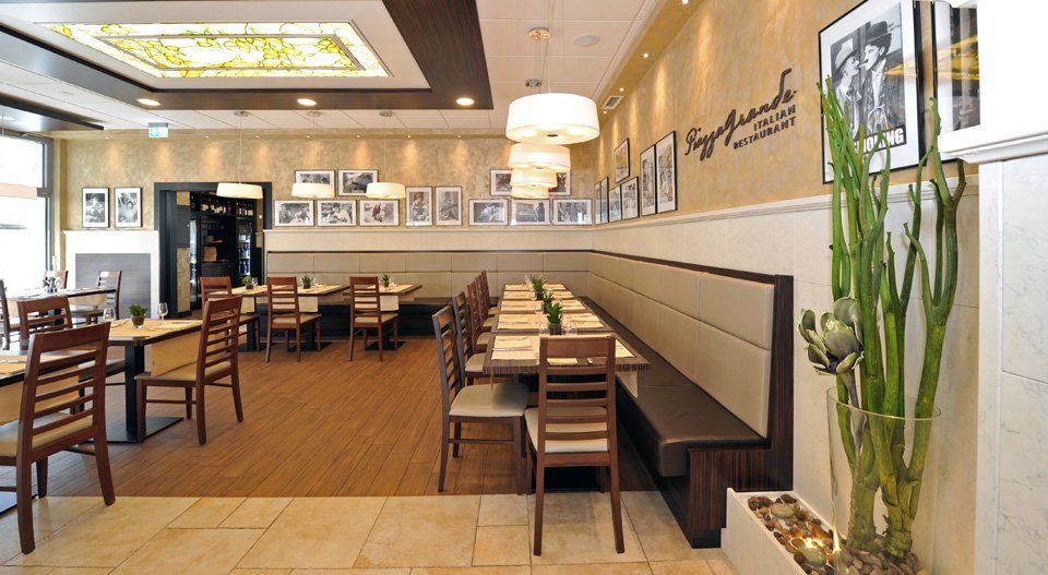 Vista del Ristorante Piazza Grande con divanetti