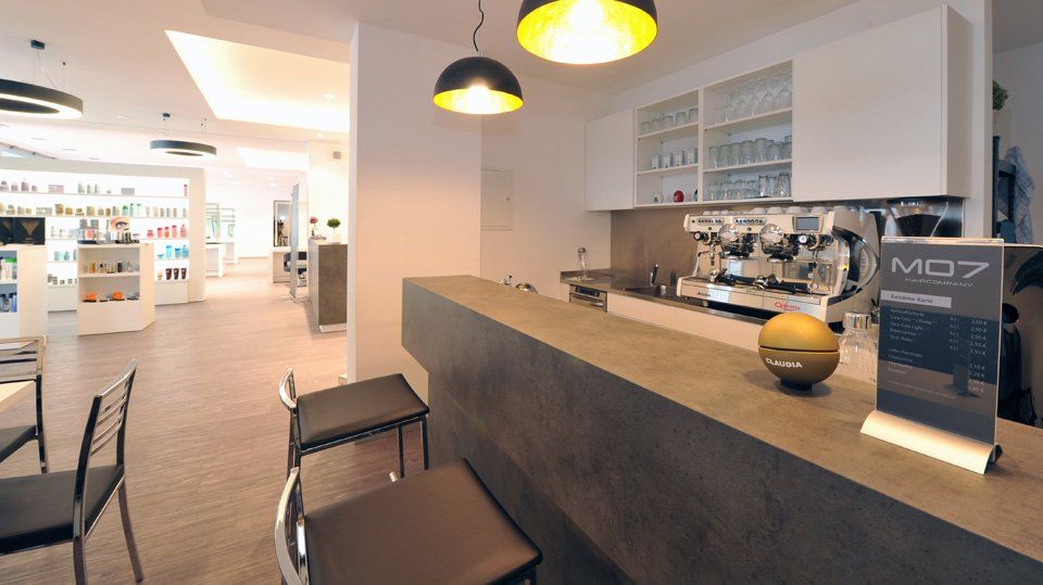 Theke mit Hocker