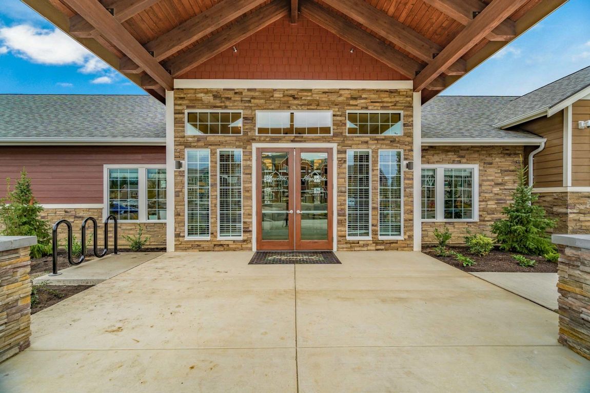 Entrance to Edgewood Heights