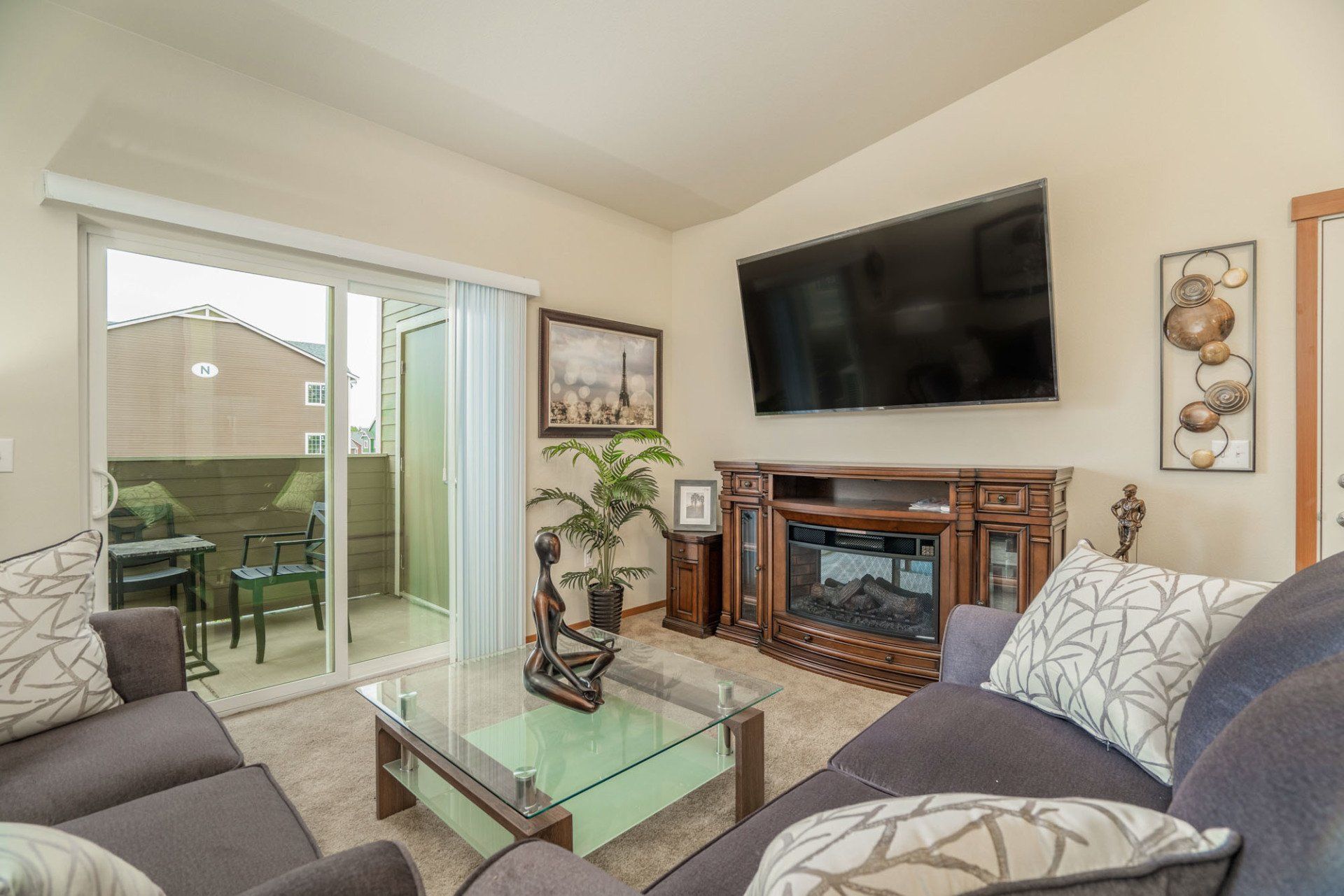 Living Room | Edgewood Heights