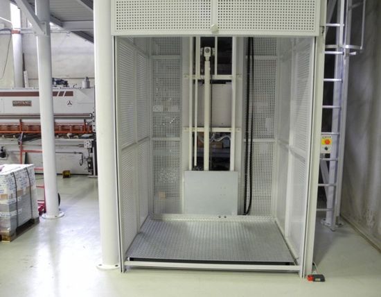Liftu piegāde un uzstādīšana - Recept Holding Lifts