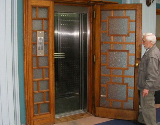 Liftu projektēšana un izbūve - Recept Holding Lifts