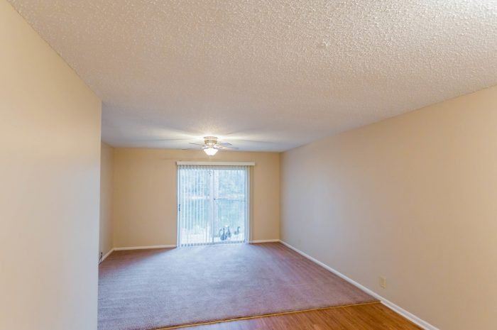 Living area in Pine Highland Apartment Homes