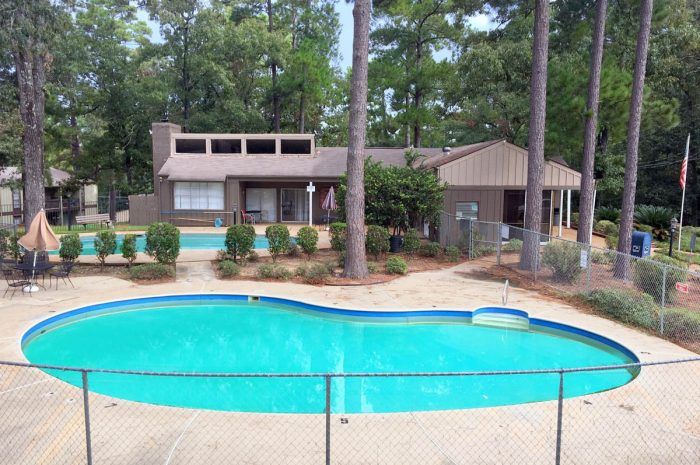 Pool at Pine Highland Apartment Homes