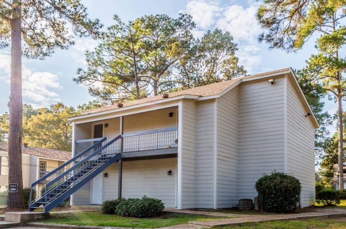 Exterior of Pine Highland Apartment Homes